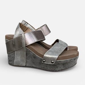 Corkys Boutique Agnus Wedge Sandal in Silver/Platinum Size 7 LIKE NEW